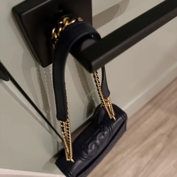 Tory Burch Fleming Quilted Shoulder Bag - Picture 6 of 12